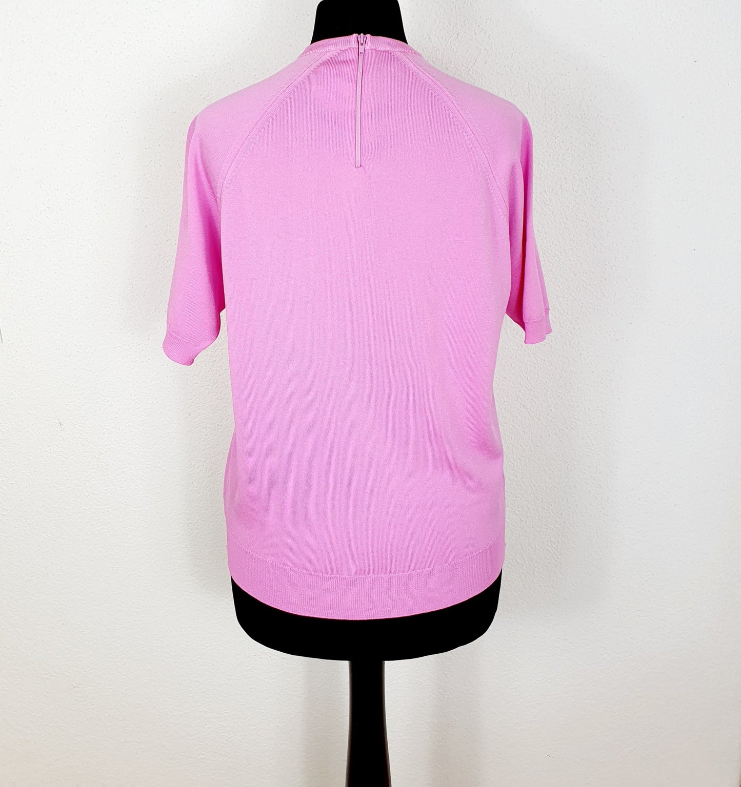 Einzigartiges und nachhaltiges Vintage T-Shirt in pink. Unique and sustainable vintage t-shirt in pink. Back.