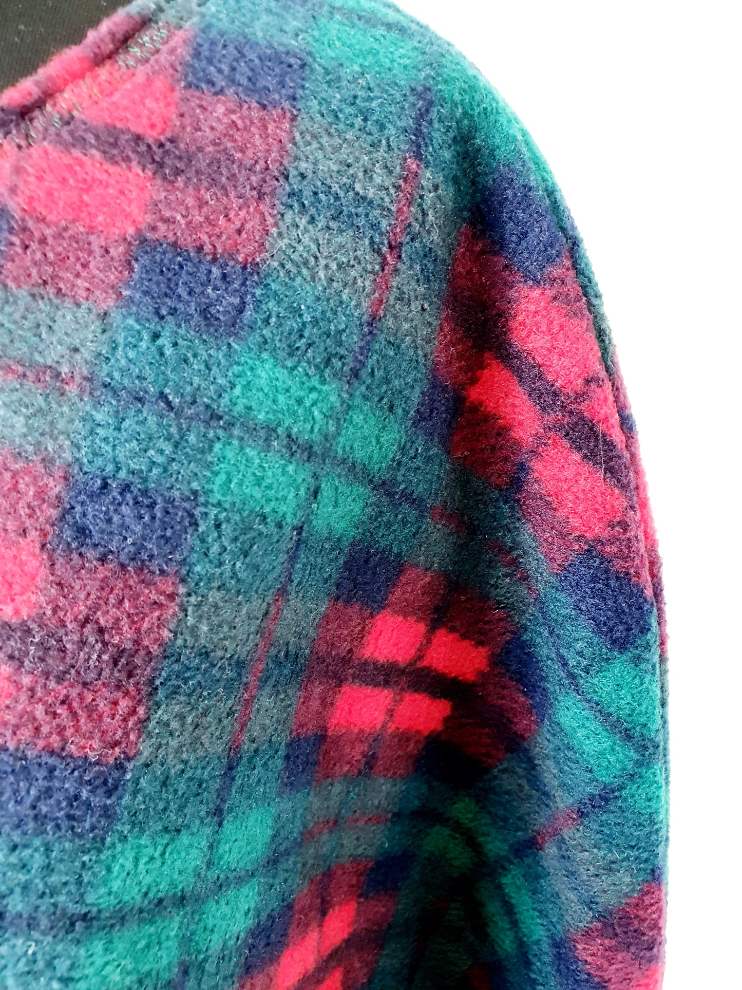 Einzigartiger und nachhaltiger Vintage Poncho. Unique and sustainable vintage poncho. Close-up.