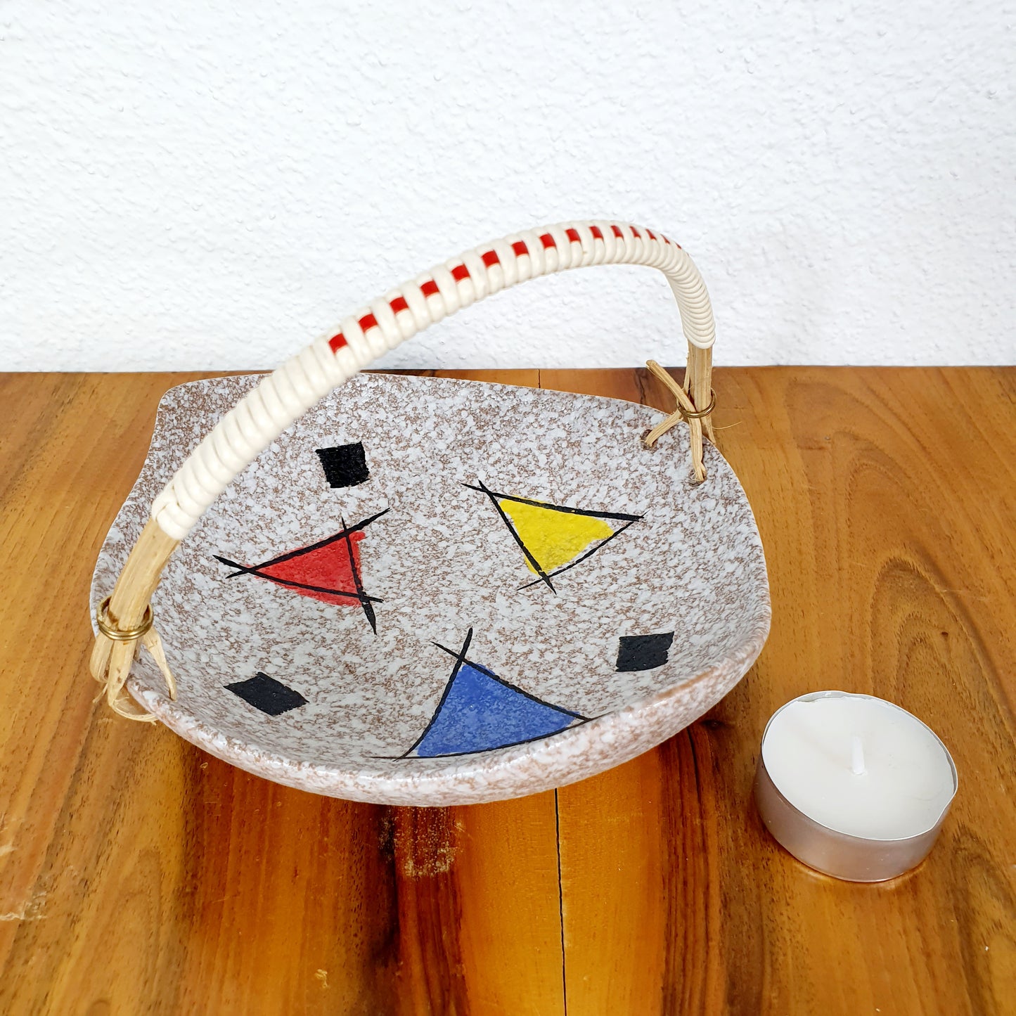 Einzigartige und nachhaltige Vintage Schale von Scheurich. Unique and sustainable vintage bowl from Scheurich. Token of scale.