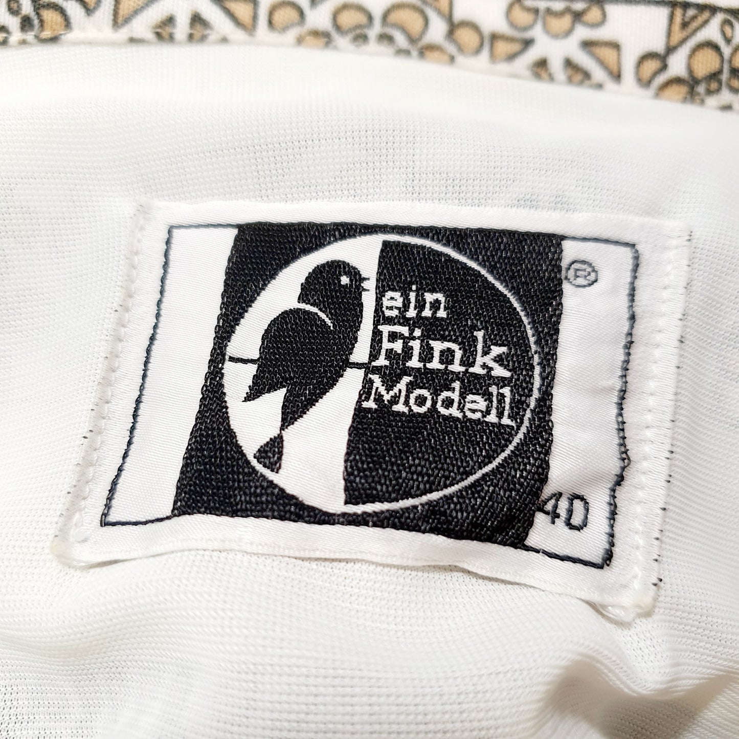 Einzigartiges und nachhaltiges Vintage Kleid in braun-beige-weiss mit Streifen. Unique and sustainable vintage dress in brown-beige-white with stripes. Tag.