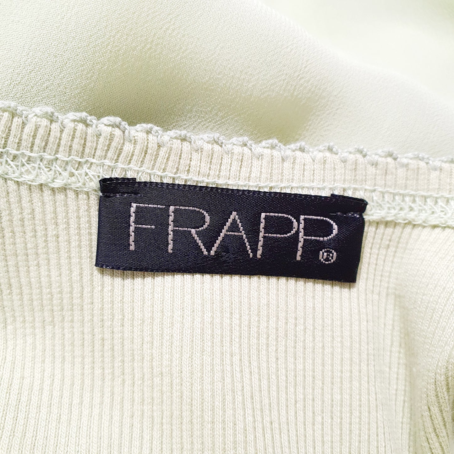 Einzigartiges und nachhaltiges Vintage Kleid in hellgrün. Unique and sustainable vintage dress in light green. Tag.