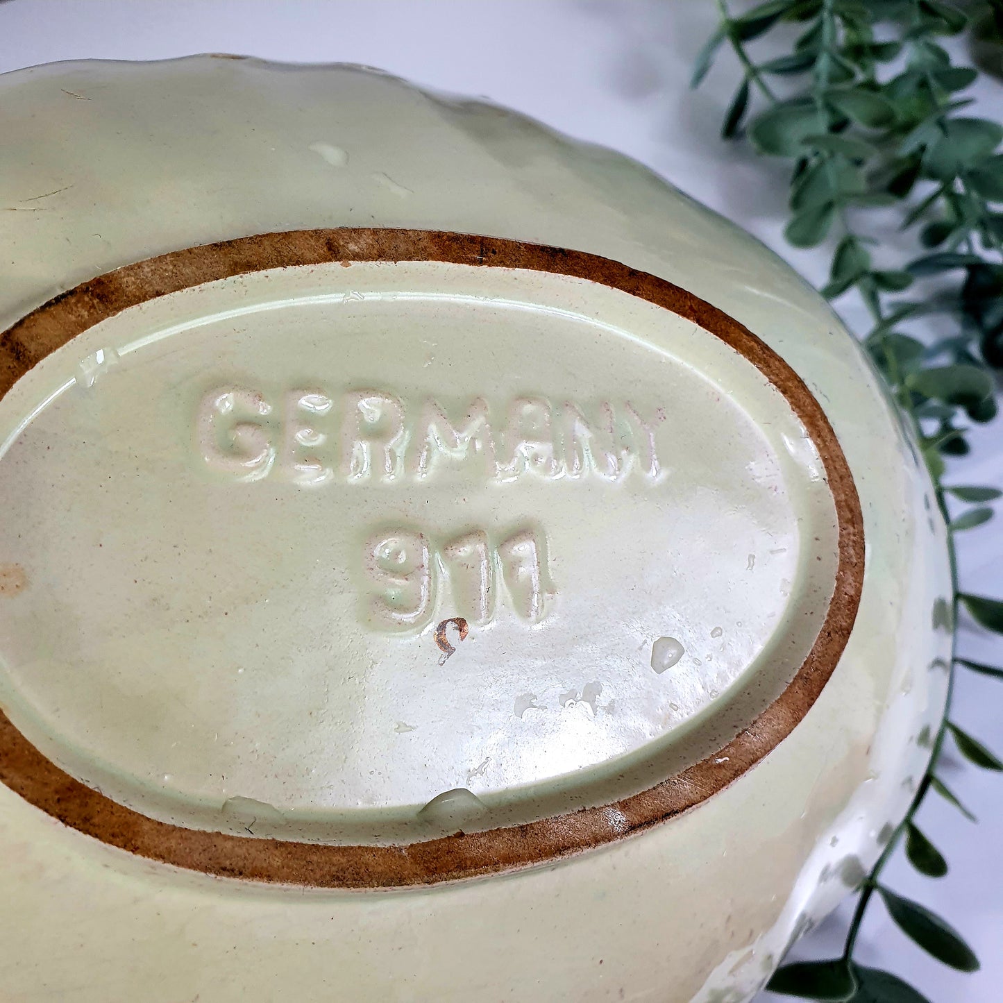 Einzigartige und nachhaltige Vintage Schale von Bay. Unique and sustainable vintage bowl from Bay. Below.