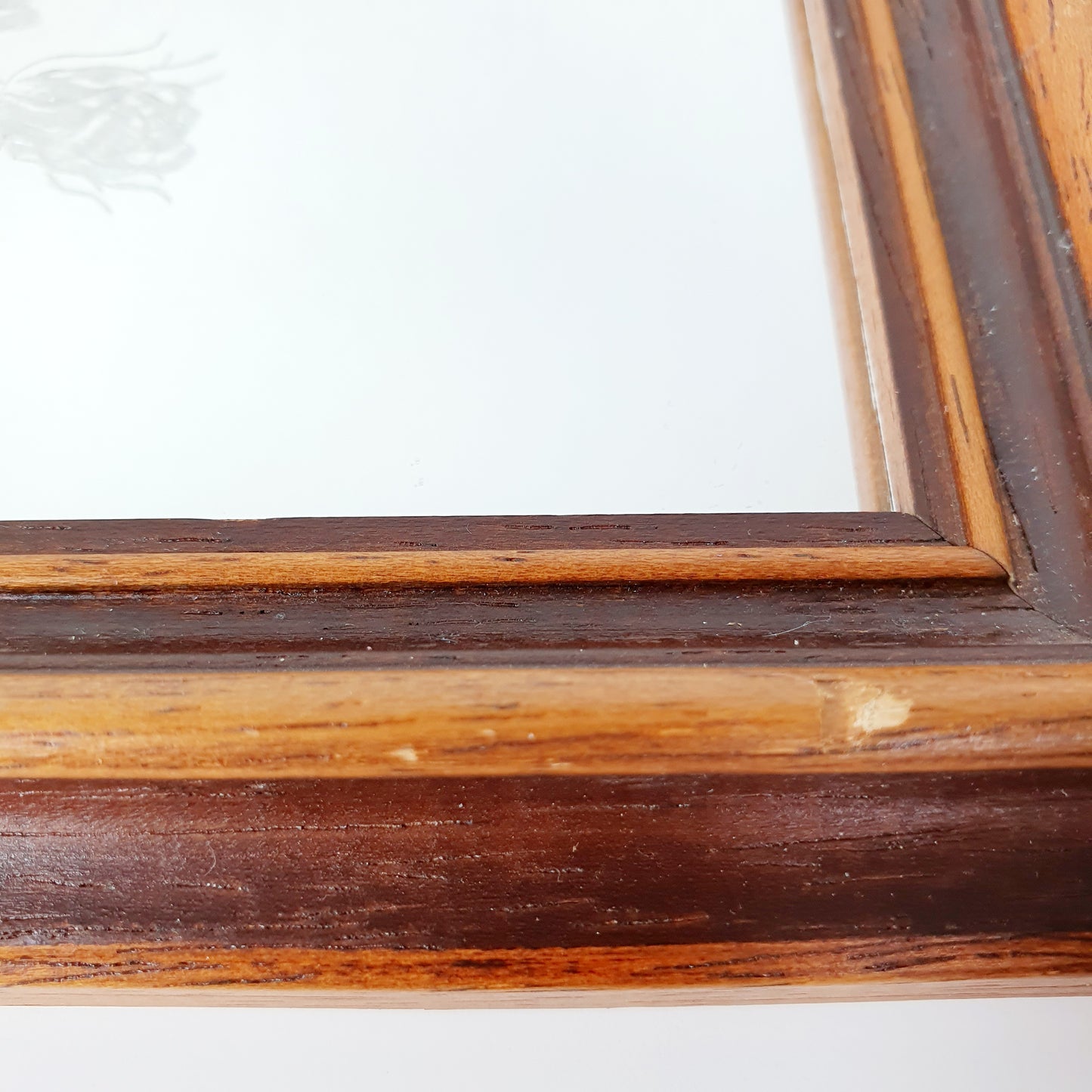 Einzigartiger und nachhaltiger Vintage Spiegel mit Rosen. Unique and sustainable vintage mirror with roses. Flaw.