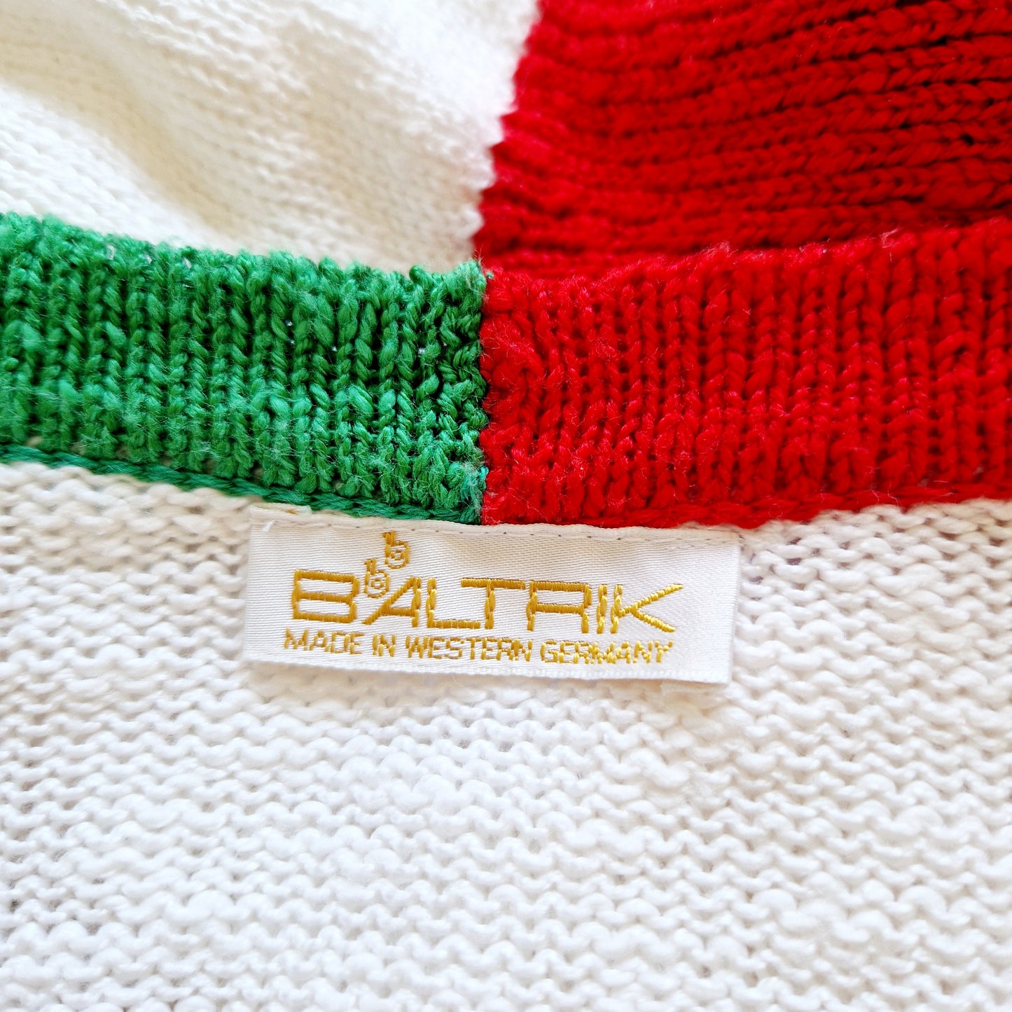 Cardigan, weiss-rot-grün, M