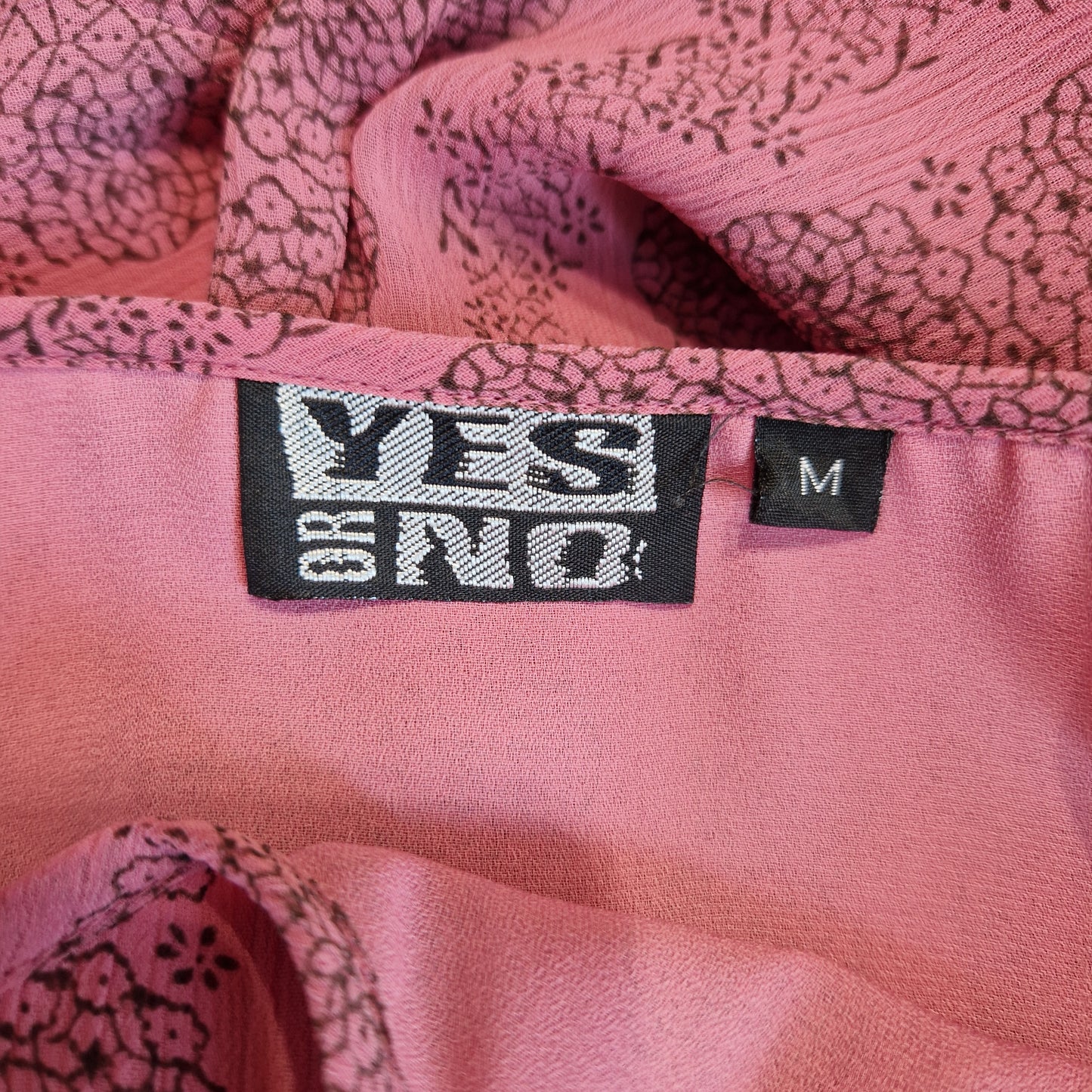 Einzigartiges und nachhaltiges Vintage Kleid in pink. Unique and sustainable vintage dress in pink. Tag.