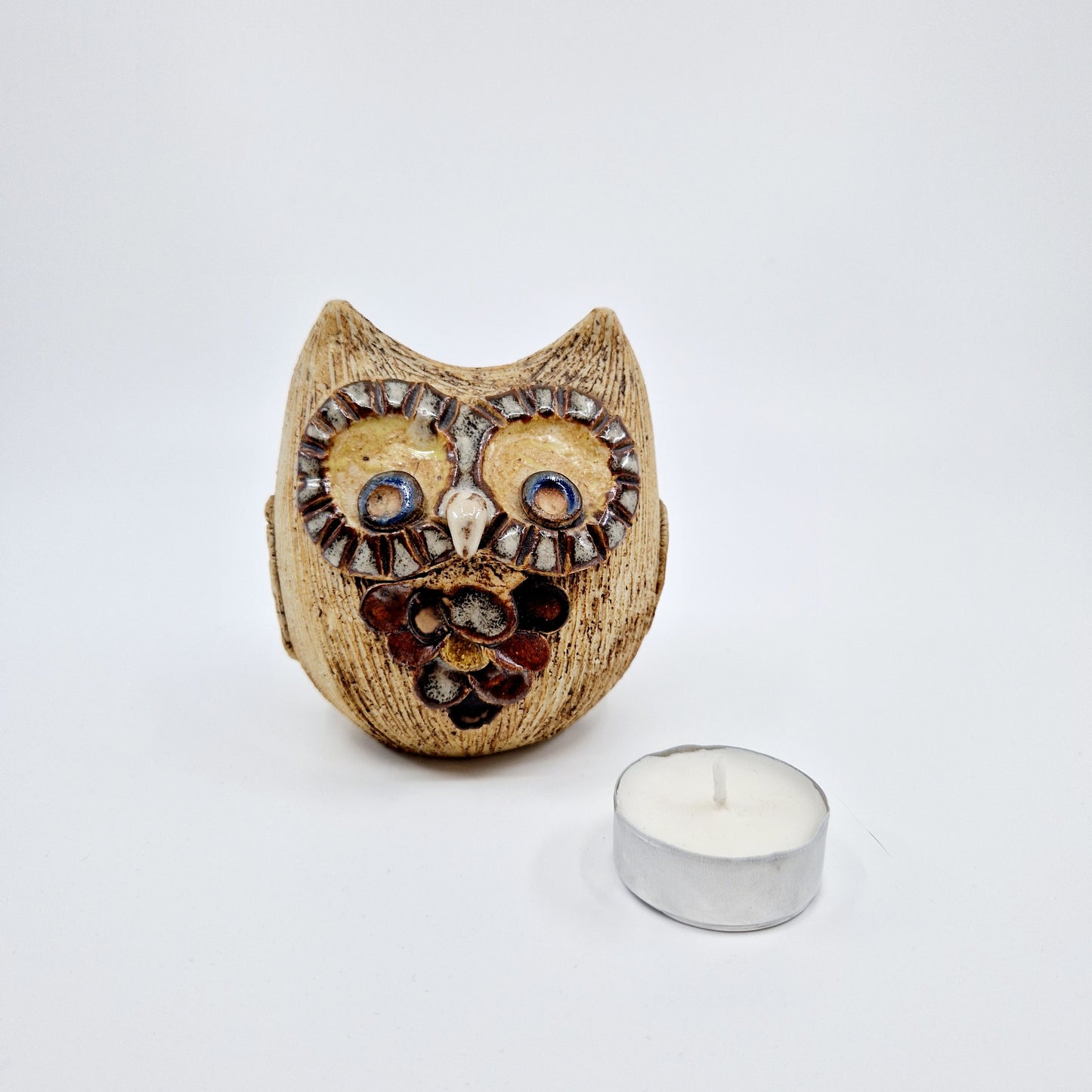 Einzigartige und nachhaltige Vintage Eulen Figur. Unique and sustainable vintage owl figure. Token of scale.