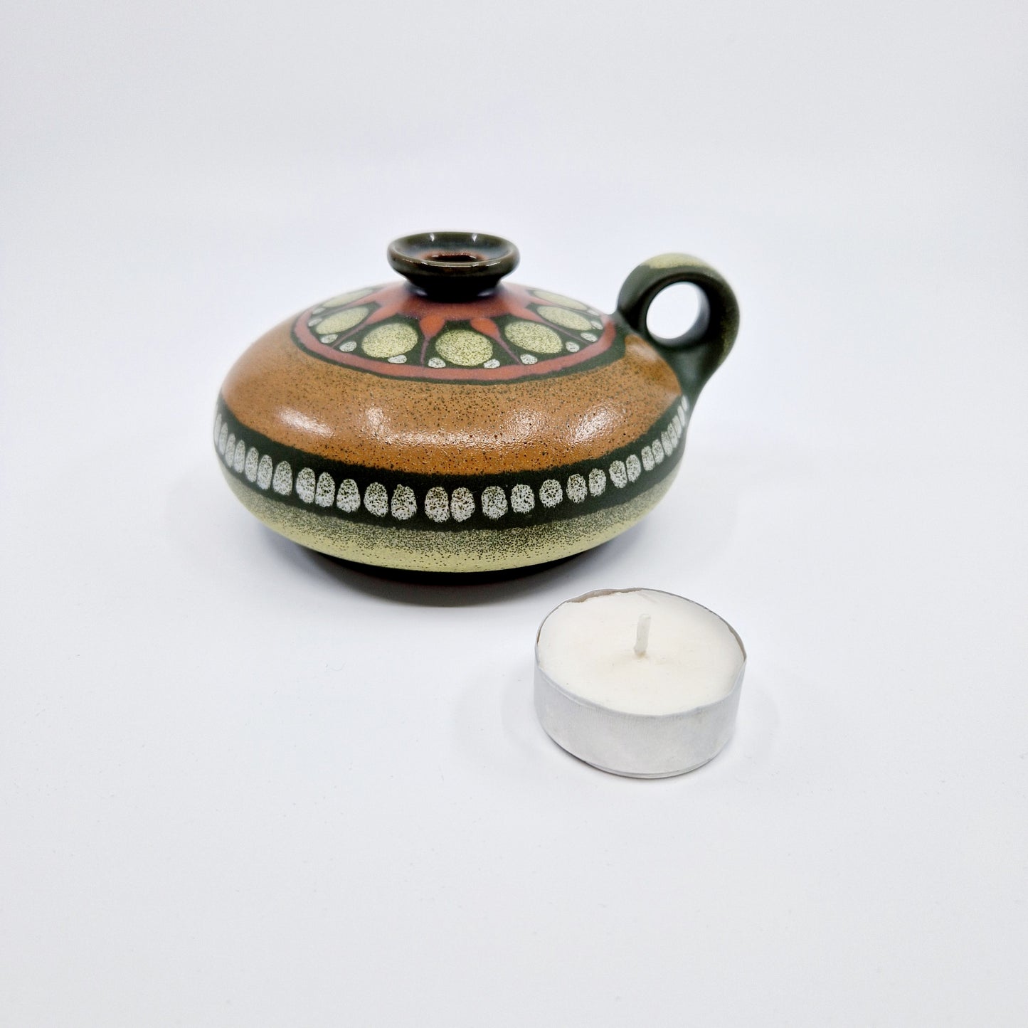 Einzigartige und nachhaltige Vintage Öllampe von kmk. Unique and sustainable oil lamp from kmk. Token of scale.