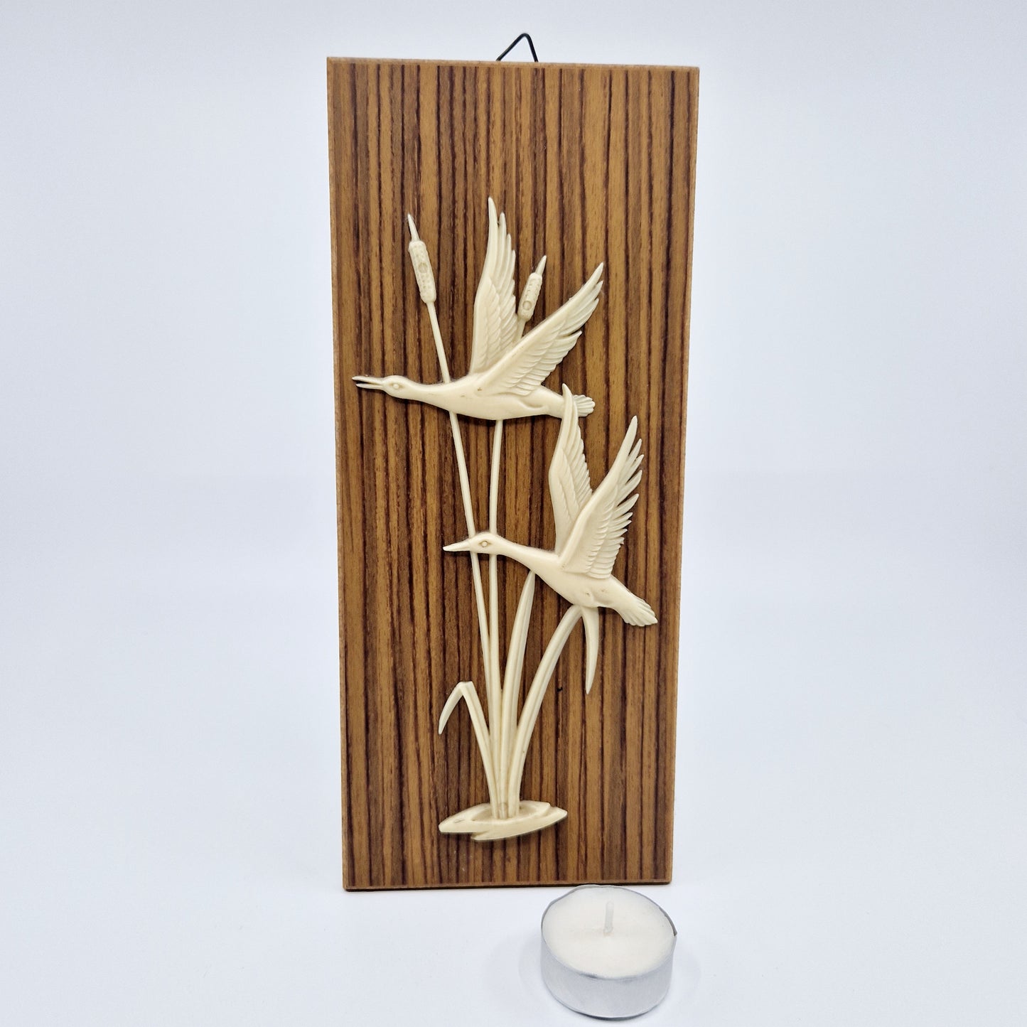 Einzigartiger und nachhaltiger Zeitchriftenhänger. Unique and sustainable magazine rack. Size comparison.