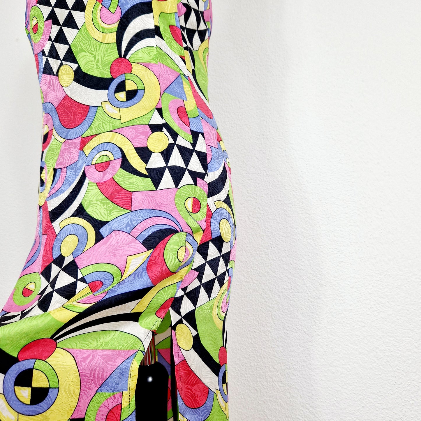 Einzigartiges und nachhaltiges Vintage Kleid in bunt und Seide. Unique and sustainable vintage dress in colorful and silk. Slit.