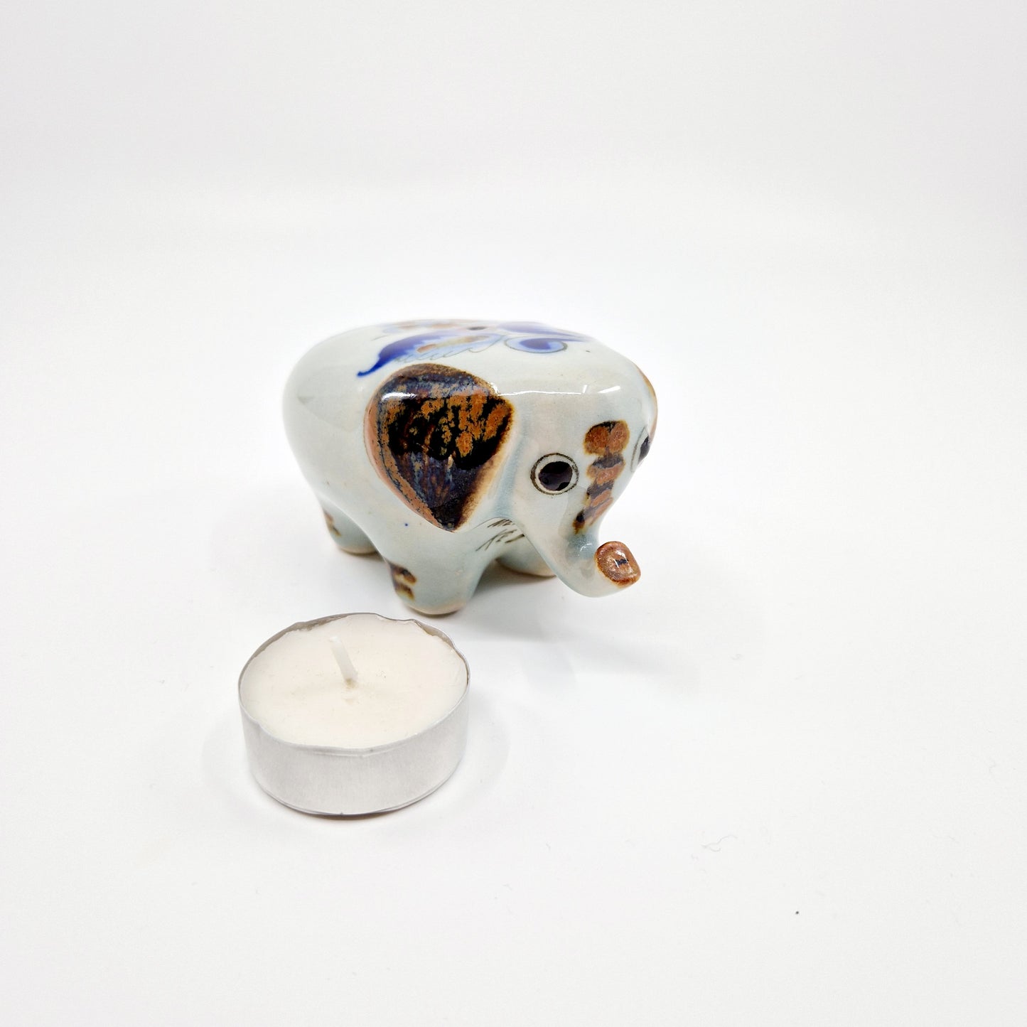 Einzigartiger und nachhaltiger Vintage Elefant aus Keramik. Unique and sustainable vintage elephant from pottery. Comparison.