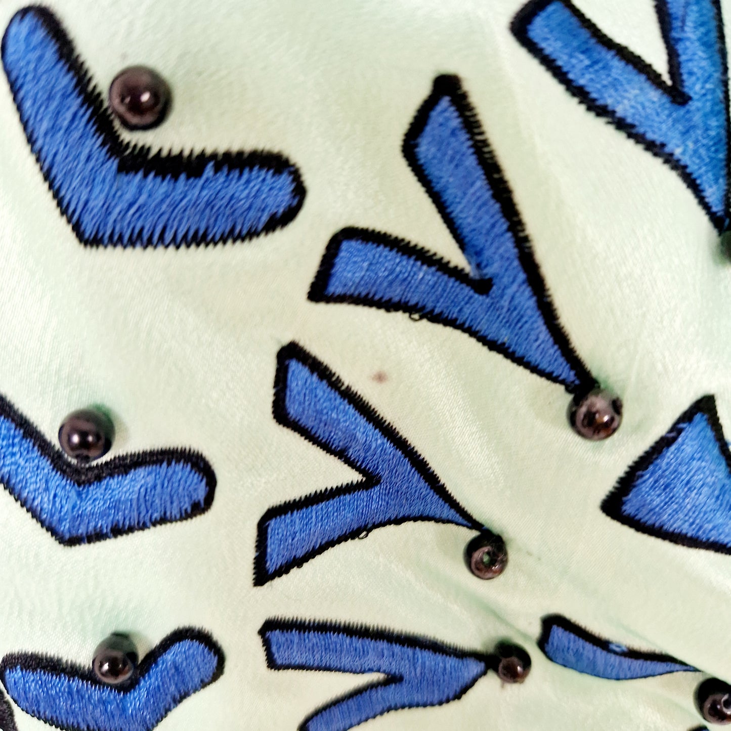 Einzigartiger und nachhaltiger Vintage Blazer von Koori Joko. Unique and sustainable vintage blazer from Koori Joko. Stain 3.