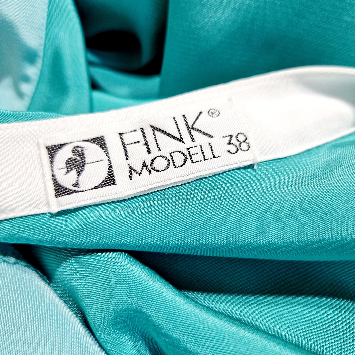 Einzigartiges und nachhaltiges Vintage Kleid in grün-weiss. Unique and sustainable vintage dress in green-white. Label.