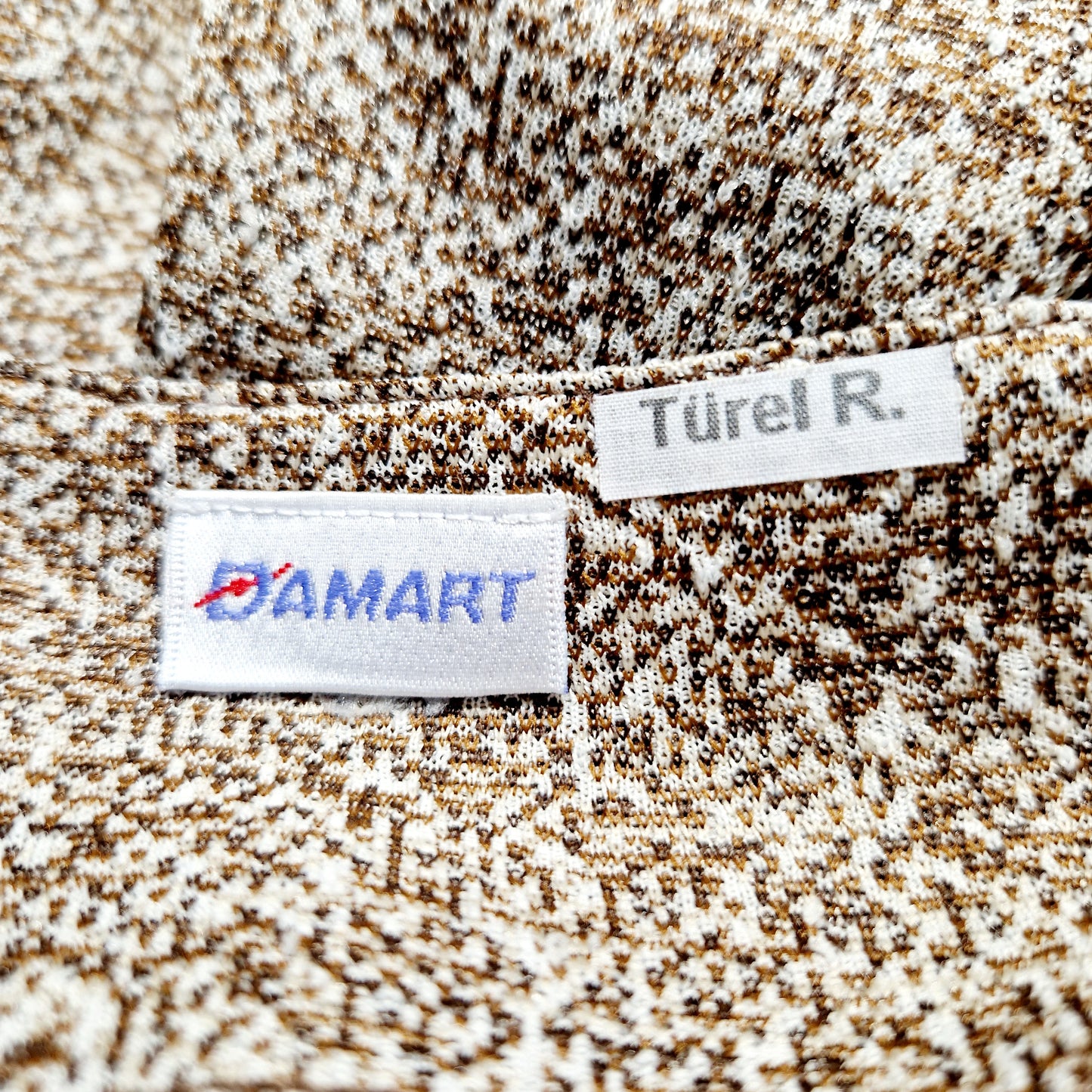 Einzigartiges und nachhaltiges Vintage Kleid in braun-beige meliert. Unique and sustainable vintage dress in brown-beige, mottled. Tag.