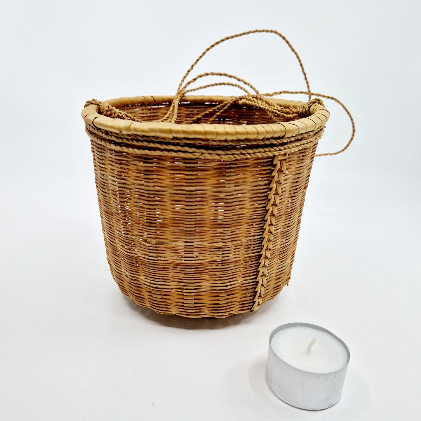 Einzigartiger und nachhaltiger Vintage Hängetopf. Unique and sustainable vintage hanger pot. Token of scale.