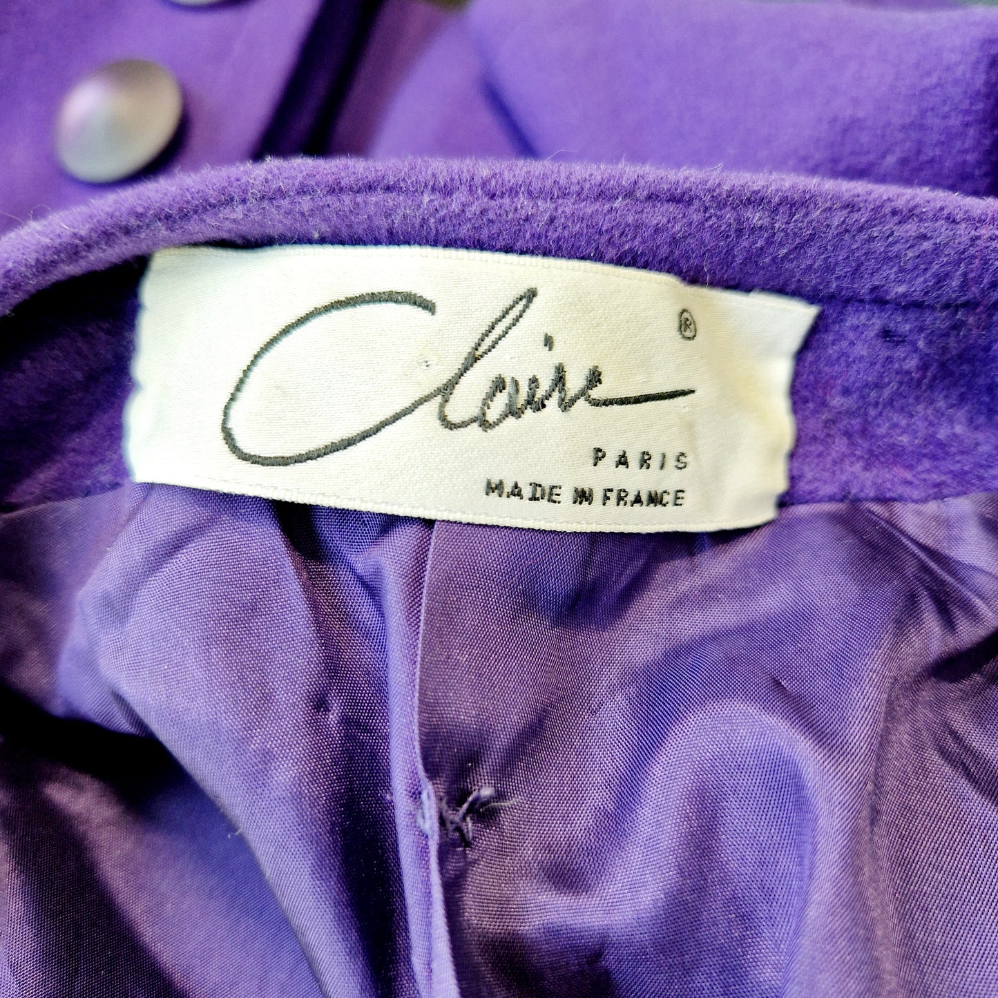 Einzigartiger und nachhaltiger Vintage Mangel in violett. Unique and sustainable vintage coat in purple. Tag.