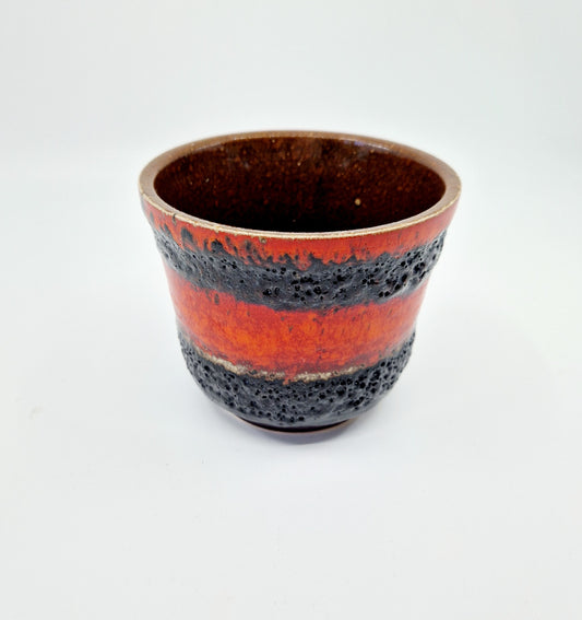 Einzigartiger und nachhaltiger Vintage Blumenopf von Bay. Unique and sustainable vintage flower pot from bay. Front 2.