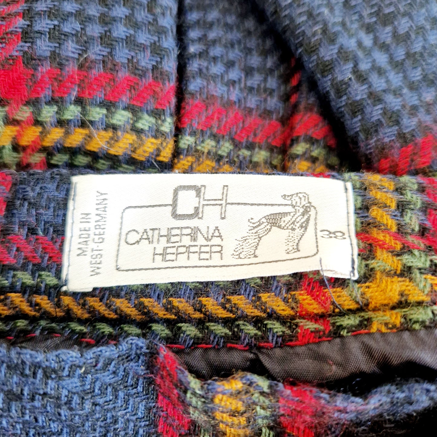 Einzigartiger und nachhalhtiger Vintage Rock in blau-rot-grün mit Karo. Unique and sustainable vintage skirt in blue-red-green with check. Tag.