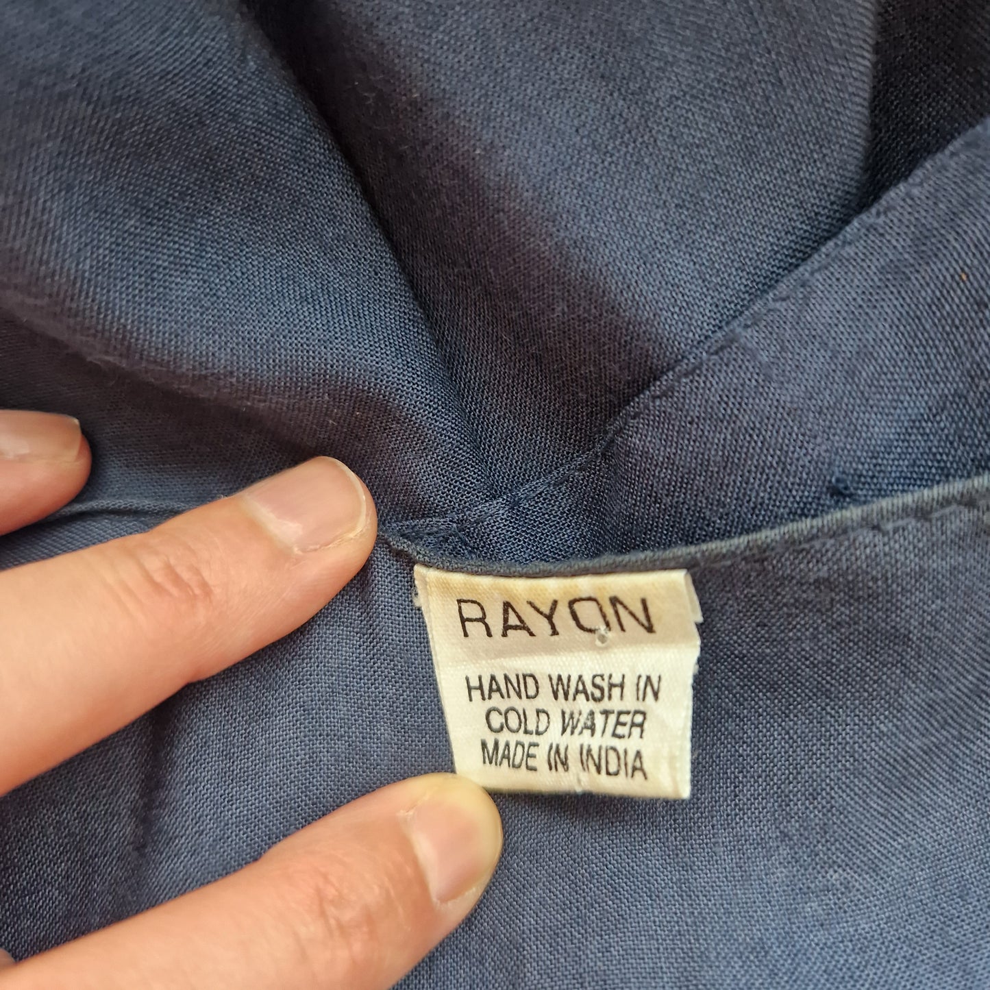 Einzigartige und nachhaltige Vintage Weste in blau mit Paisley. Unique and sustainable vintage vest in blue with paisley. Tag.