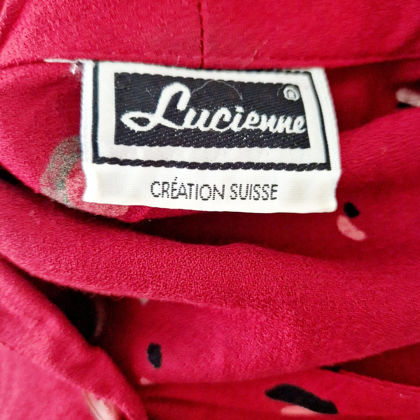 Einzigartiges und nachhaltiges Vintage Kleid in rot-grün-rosa. Unique and sustainable vintage dress in red-green-pink. Tag.