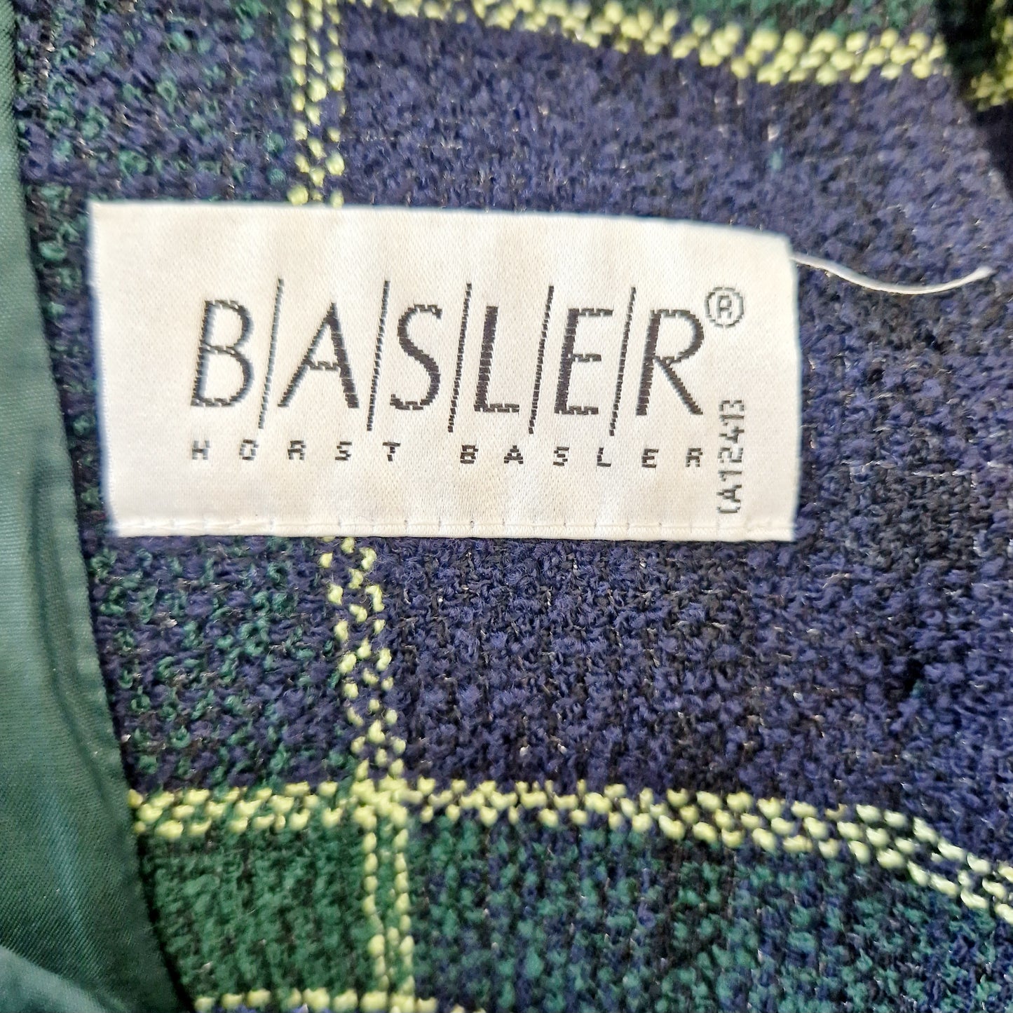 Einzigartiger und nachhaltiger Vintage Blazer in grün-blau-gelb und kariert. Unique and sustainable vintage blazer in green-blue-yellow and checkered. Tag.