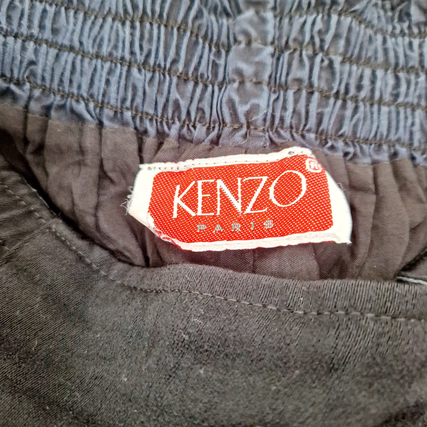 Einzigartige und nachhaltige Vintage Hose in schwarz. Unique and sustainable vintage pants in black. Tag.