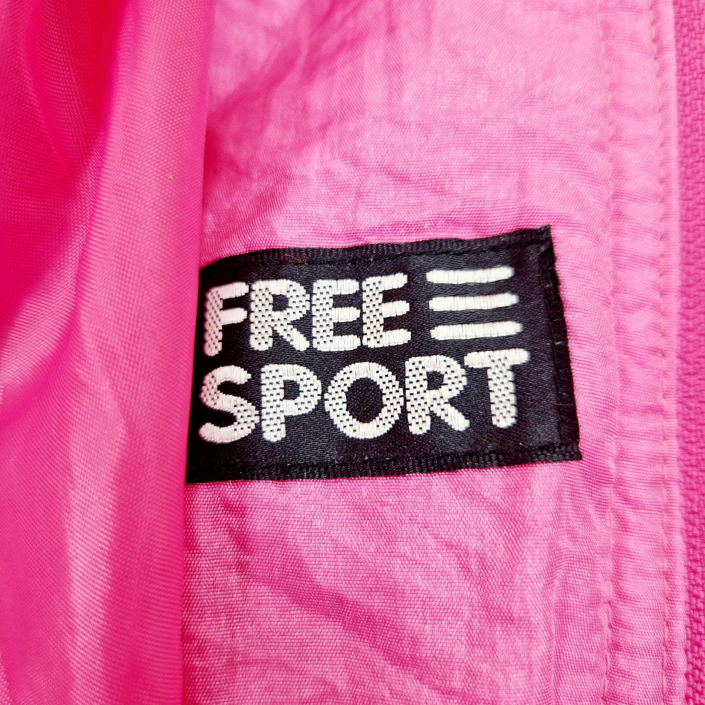 Einzigartige und nachhaltige Vintage Jacke in pink. Unique and sustainable vintage jacket in pink. Tag.