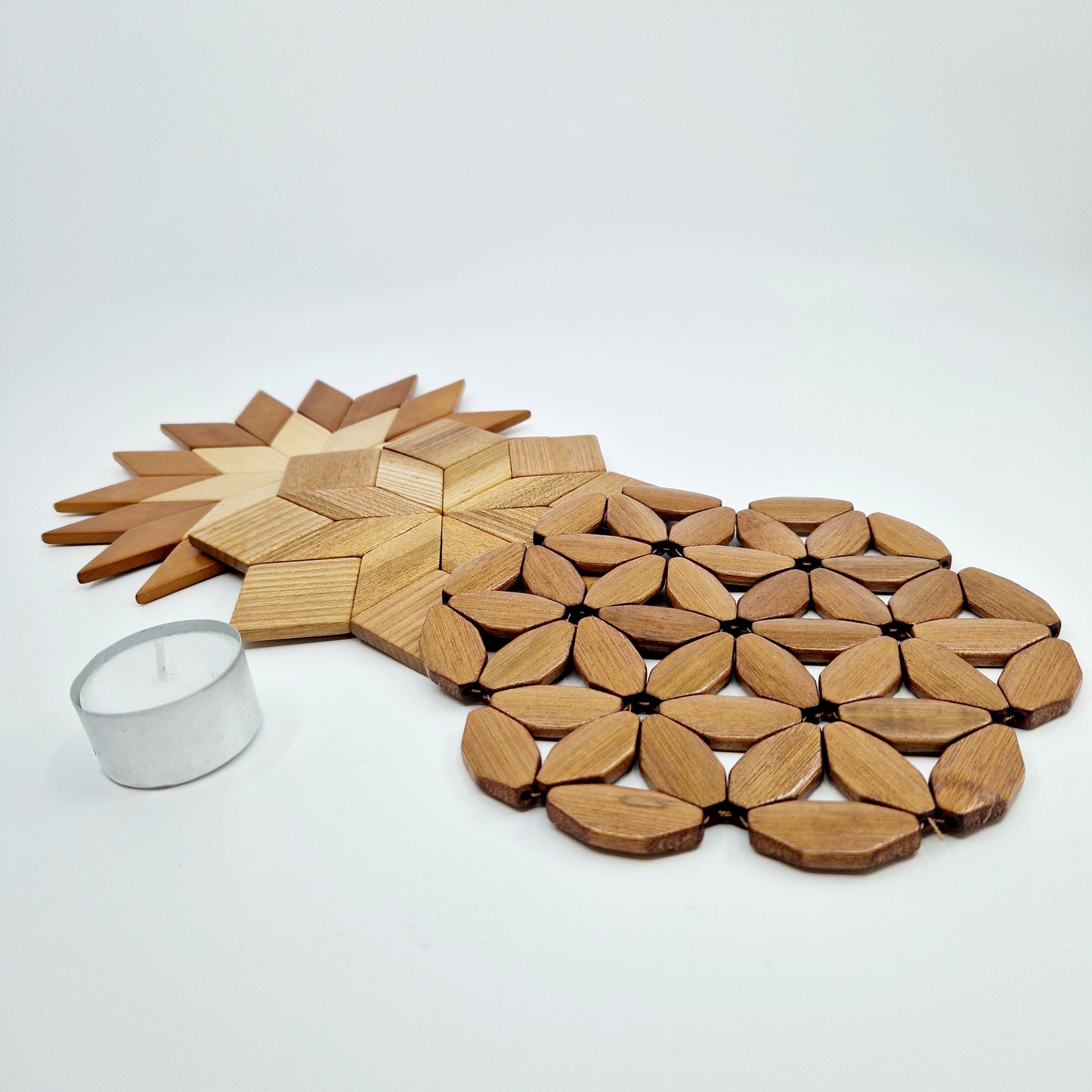 3 Einzigartige und nachhaltige Vintage Topfuntersetzer. 3 Unique and sustainable vintage trivets. Token of scale.