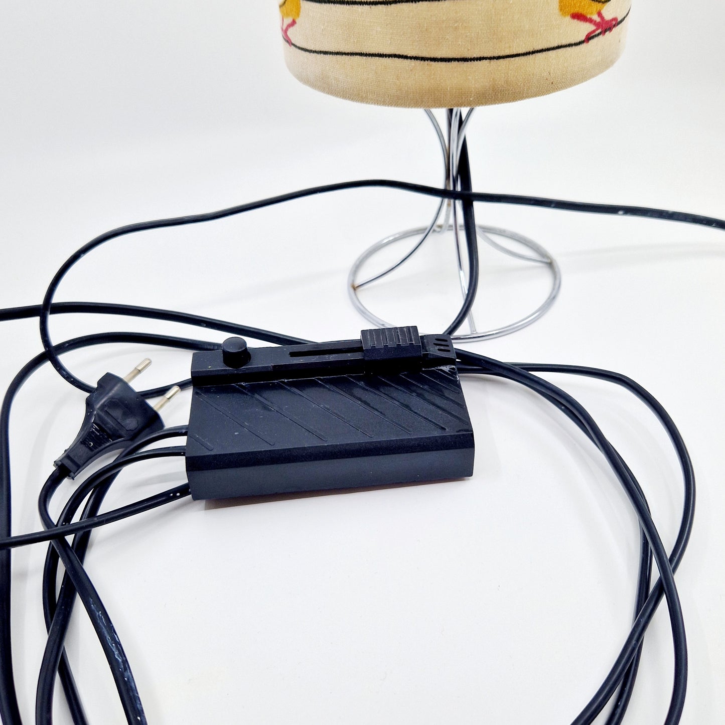 Einzigartige und nachhaltige Vintage Lampe mit Vögeln. Unique and sustainable vintage lamp with birds. Cable.