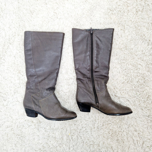 Einzigartige und nachhaltige Vintage Stiefel in grau. Unique and sustainable vintage boots in grey. Front.