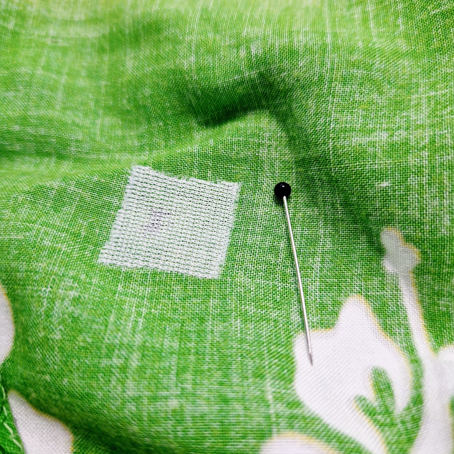 Einzigartiger und nachhaltiger Vintage Wickelrock in grün-gelb-türkis. Unique and sustainable vintage wrap skirt in green-yellow-turquois. Repair inside.