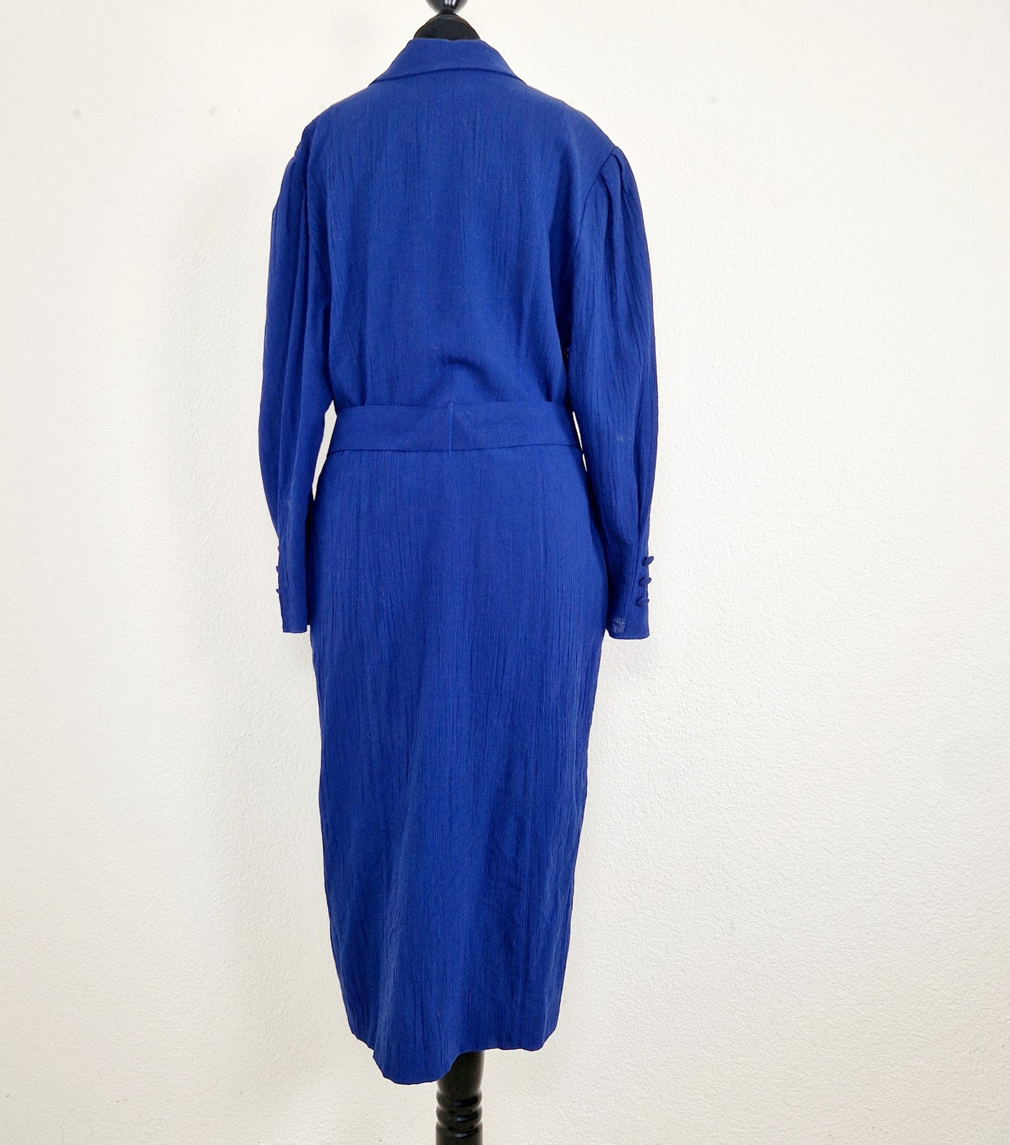 Einzigartiger und nachhaltiger Vintage Mantel in blau. Unique and sustainable vintage coat in blue. Back.