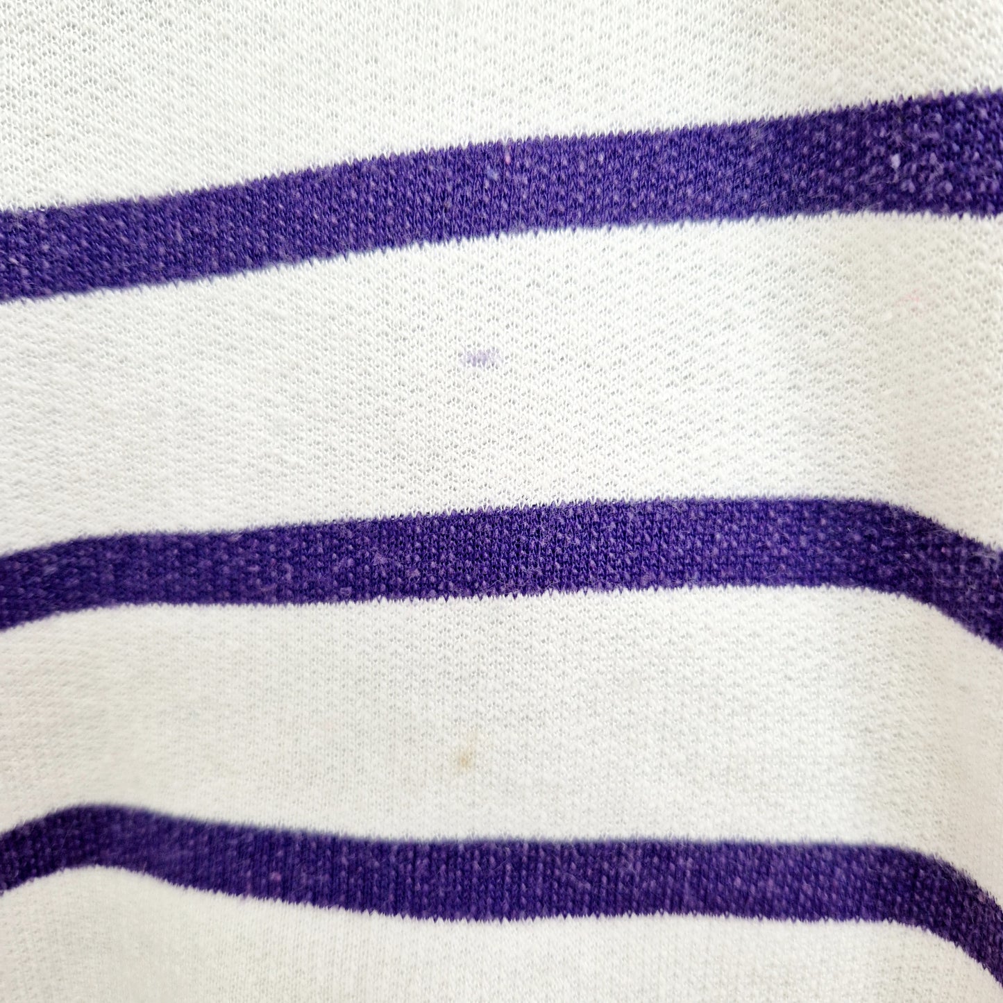 Einzigartiges und nachhaltiges Vintage Sweatshirt von MarcO'Polo, gestreift. Unique and sustainable vintage sweatshirt from MarcO'Polo, striped. Stain.