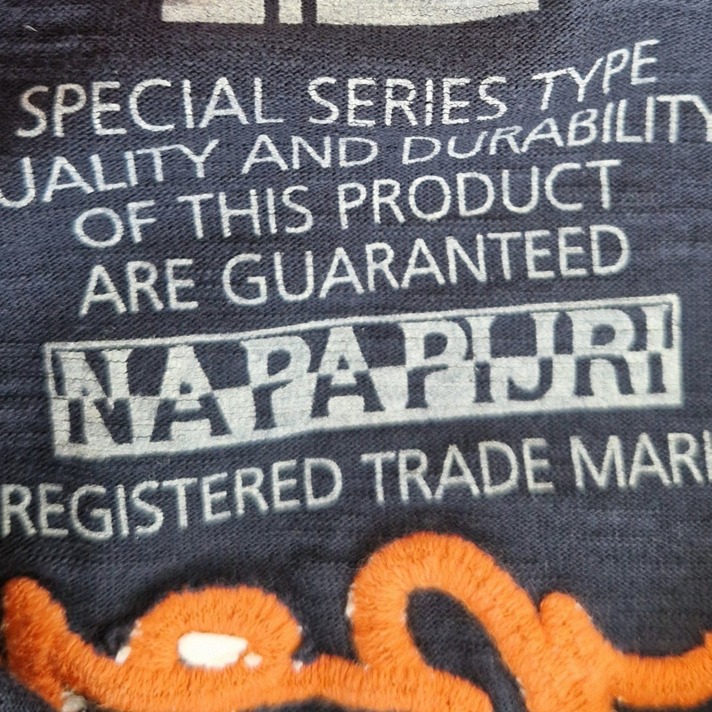 Einzigartiger und nachhaltiger Vintage Sweater Napapijri. Unique and sustainable Sweater Napapijri. Tag.