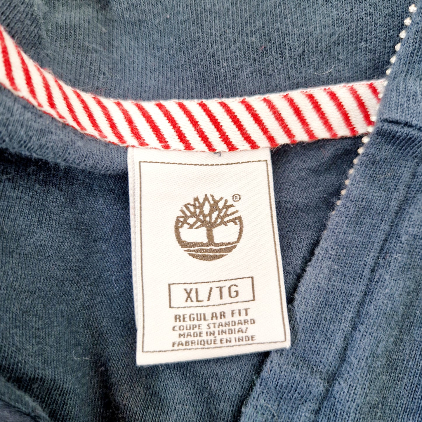 Einzigartiger und nachhaltiger Vintage Sweater Cardigan in blau von Timberland. Unique and sustainable vintage sweater cardigan in blue from Timberland. Tag.