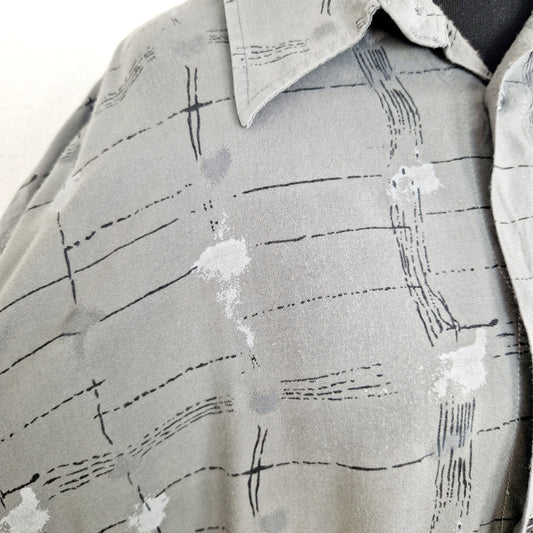 Einzigartiges und nachhaltiges Vintage Hemd in dunkelgrau. Unique and sustainable vintage button-down in dark grey. Close-up.