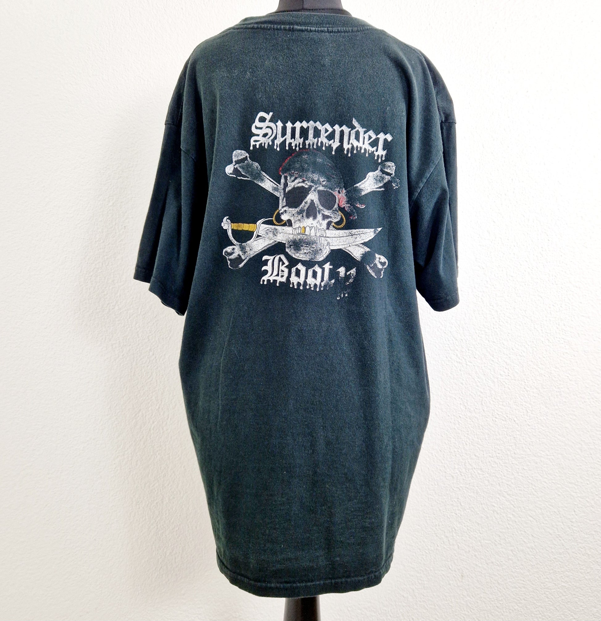 Einzigartiges und nachhaltiges Vintage T-Shirt mit Pirat. Unique and sustainable vintage t-shirt with pirate. Back.