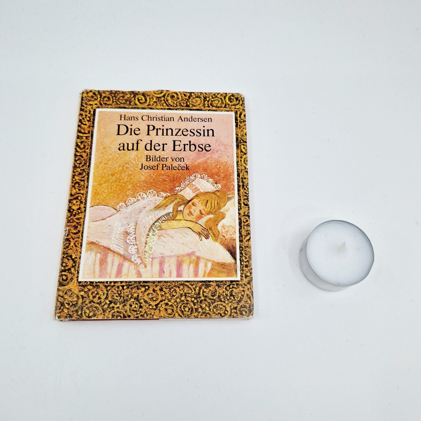 Einzigartiges und nachhaltiges Vintage Buch, Die Prinzessin auf der Erbse. Unique and sustainable vintage book, Die Prinzessin auf der Erbse. Token of scale.