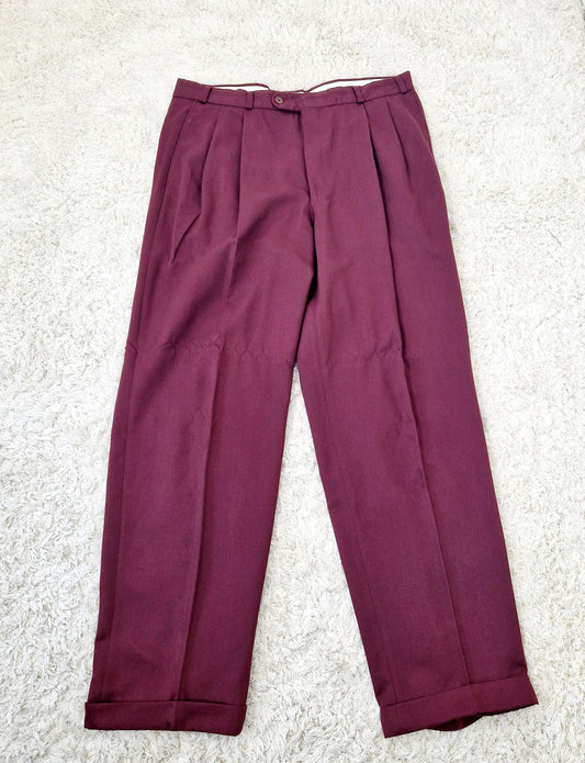 Einzigartiges und nachhaltiges Vintage Set mit Blazer und Hose in aubegine. Unique and sustainable vintage set with blazer and trousers in aubergine. Trousers.