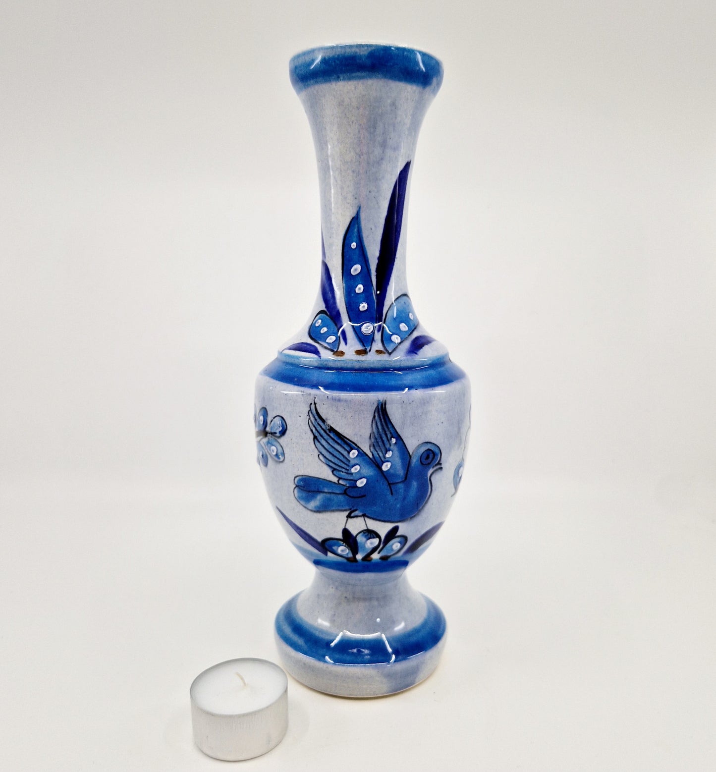 Einzigartige und nachhaltige Vintage Vase von Mexiko. Unique and sustainable vintage vase from Mexico. Token of scale.