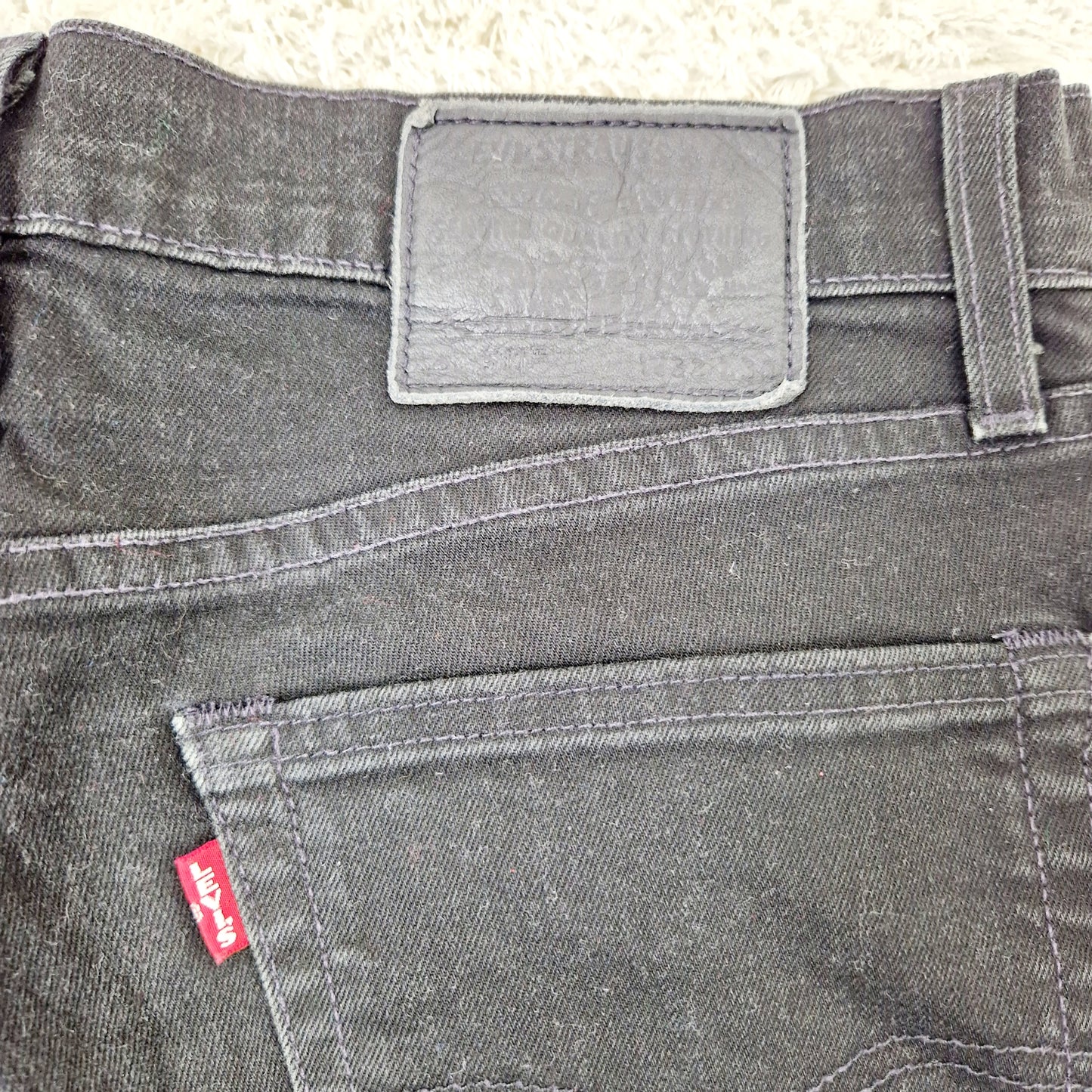 Einzigartige und nachhaltige Vintage Jeans in schwarz von Levi's, 511. Unique and sustainable vintage jeans in black from Levi's, 511. Close.-up 2.