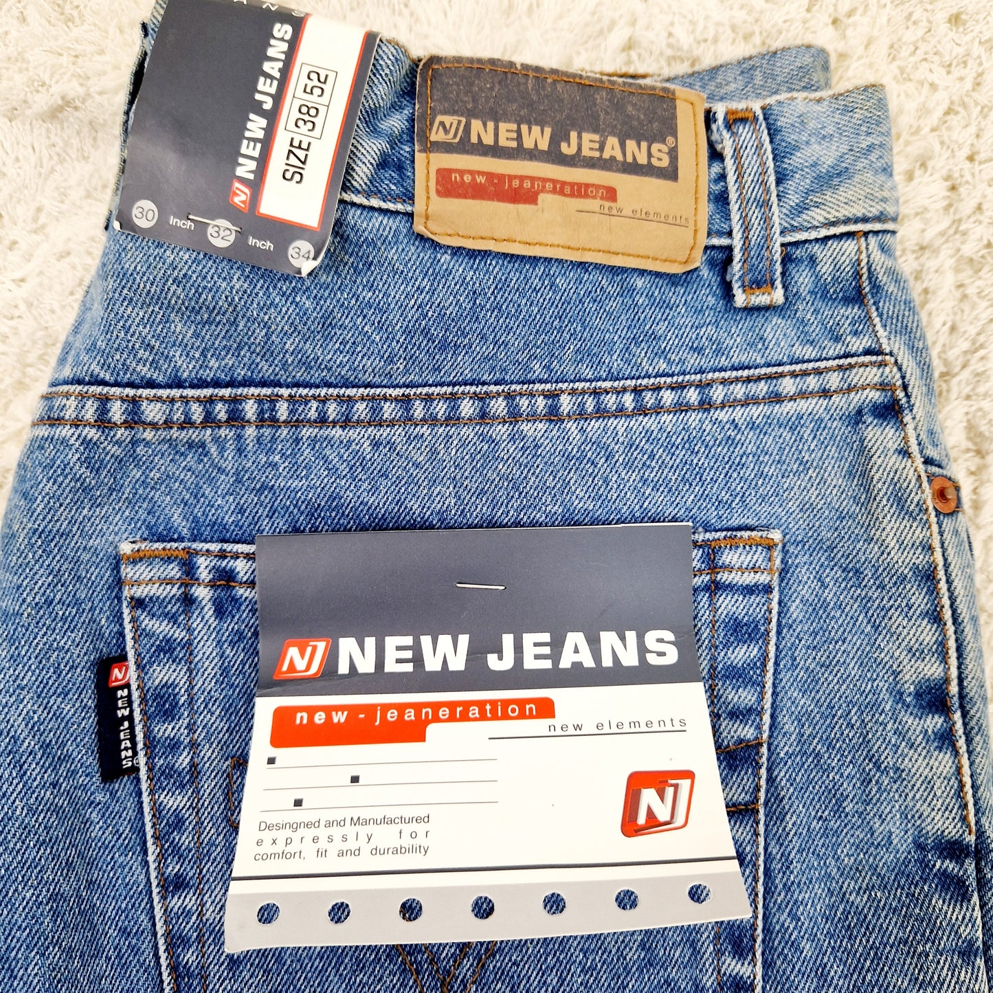 Einzigartige und nachhaltige Vintage Jeans in blau von New Jeans. Unique and sustainable vintage jeans in blue from New Jeans. Close-up 2.