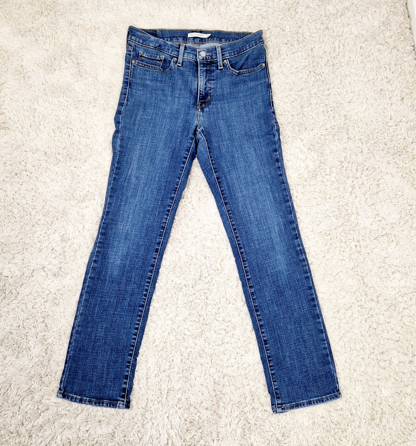 Einzigartige und nachhaltige Vintage Jeans in blau von Levi's, 314. Unique and sustainable vintage jeans in blue from Levi's, 314. Front.
