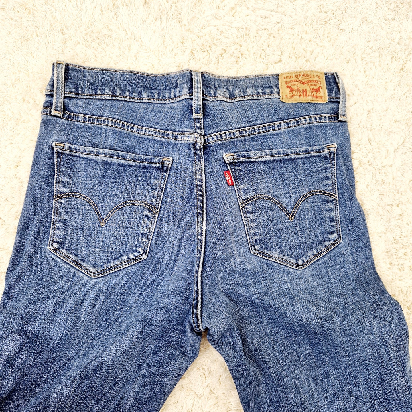 Einzigartige und nachhaltige Vintage Jeans in blau von Levi's, 314. Unique and sustainable vintage jeans in blue from Levi's, 314. Close-up 2.