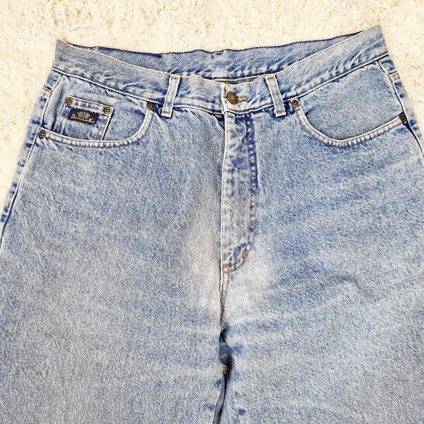 Einzigartige und nachhaltige Vintage Jeans in blau von Wampum. Unique and sustainable vintage jeans in blue from Wampum. Close-up.