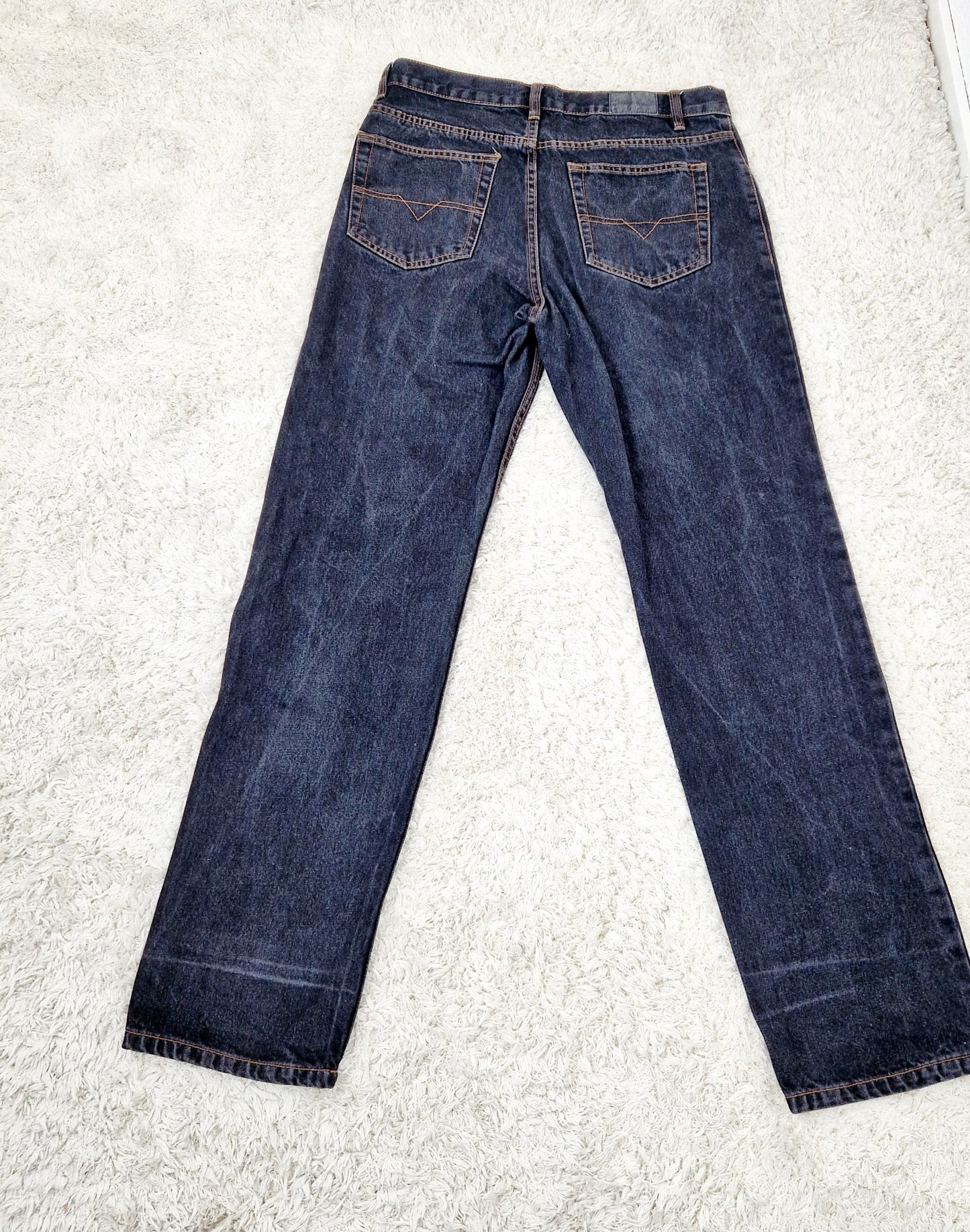 Einzigartige und nachhaltige Vintage Jeans von ES BASIC in schwarz. Unique and sustainable vintage jeans from ES BASIC in black. Back.