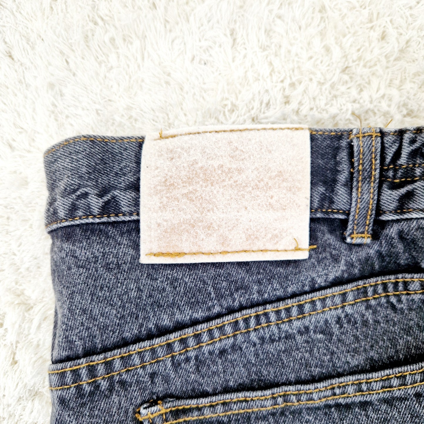Einzigartige und nachhaltige Vintage Jeans in schwarz, comfort fit. Unique and sustainable vintage jeans in black, comfort fit. Tag.