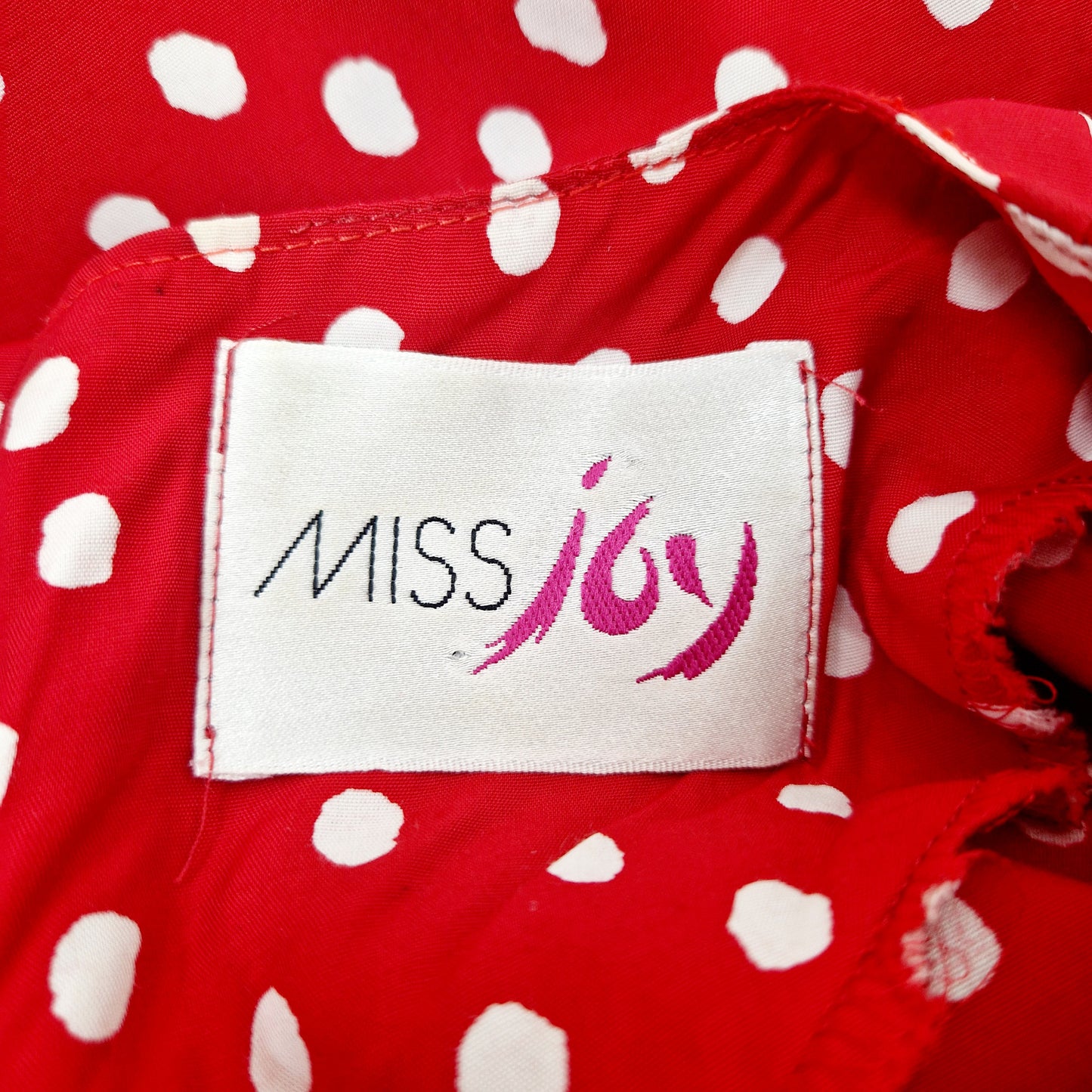 Einzigartiges und nachhaltiges Vintage Kleid, Kurzarm, in rot-weiss, mit Punkten. Unique and sustainable vintage dress, short sleeved, in red-white, with polka dots. Tag.