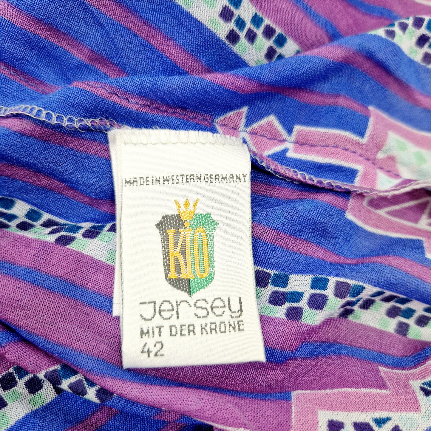 Einzigartiges und nachhaltiges Vintage Kleid, geometrisch und mit Blumen. Unique and sustainable vintage dress, geometric and with flowers. Tag.