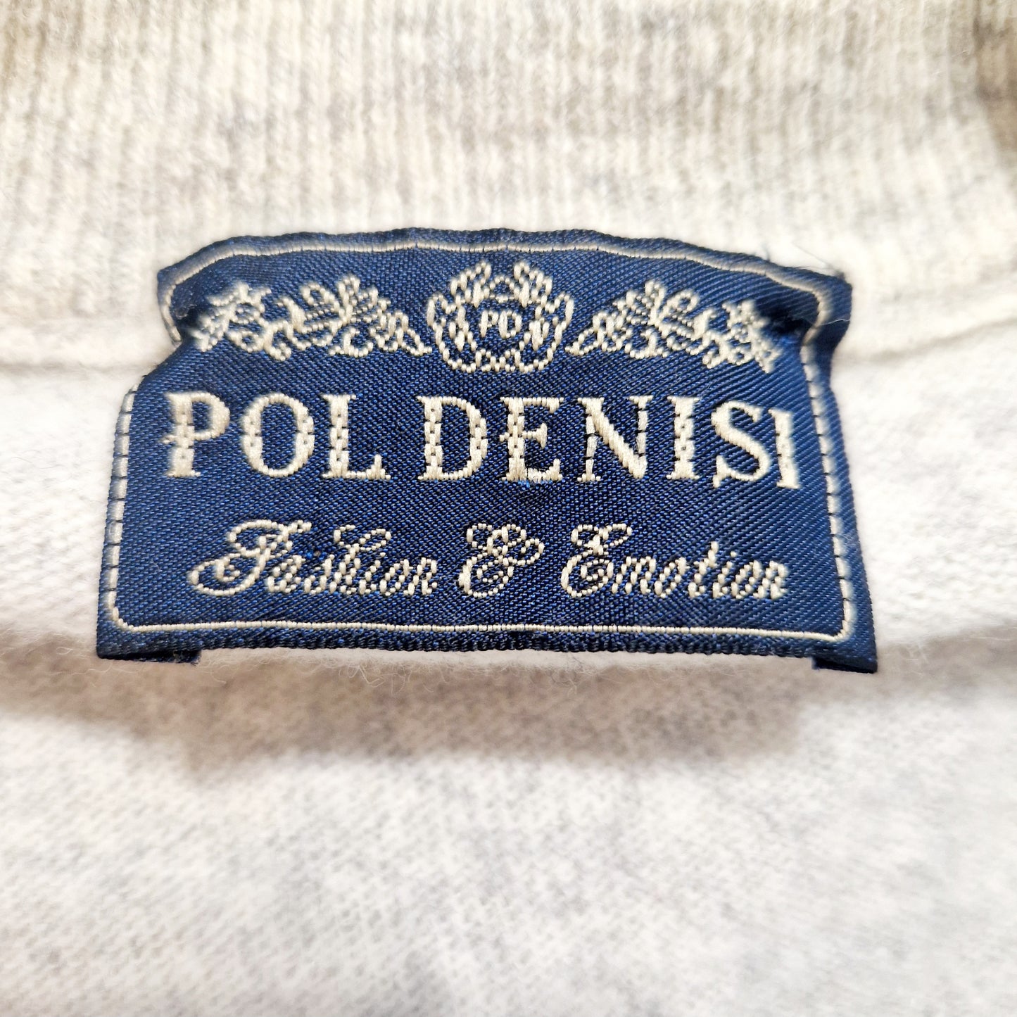 Einzigartiger und nachhaltiger Vintage Cardigan in eierschale. Unique and sustainable vintage cardigan in off-white. Tag.