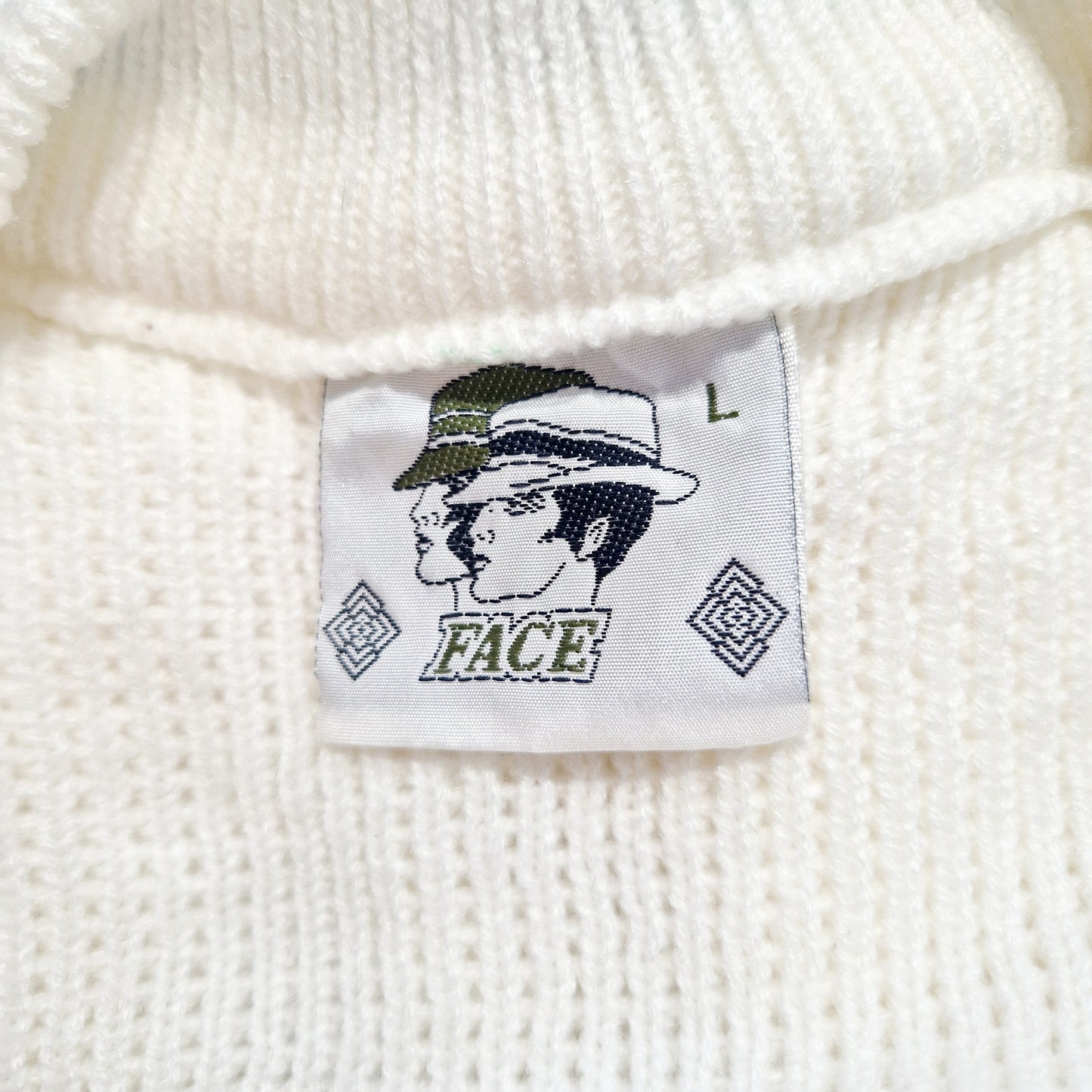 Einzigartiger und nachhaltiger Vintage Cardigan in weiss un hellblau. Unique and sustainable vintage cardigan in white and light blue. Tag.